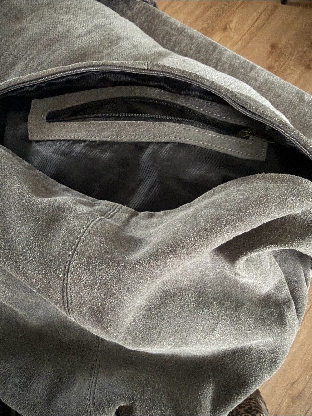 Women’s Casual Suede Shoulder Bag in Grey - Picture 4 of 5